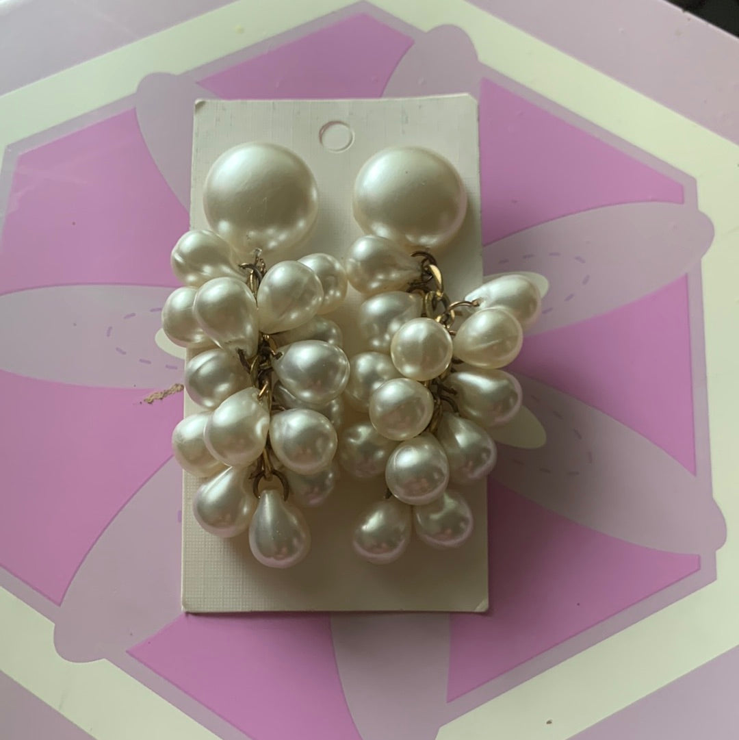 Pierced Pearl earrings