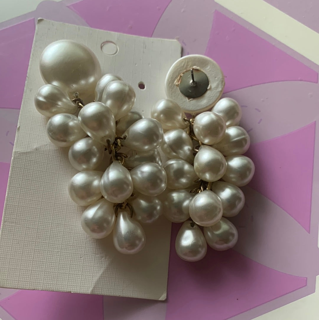 Pierced Pearl earrings