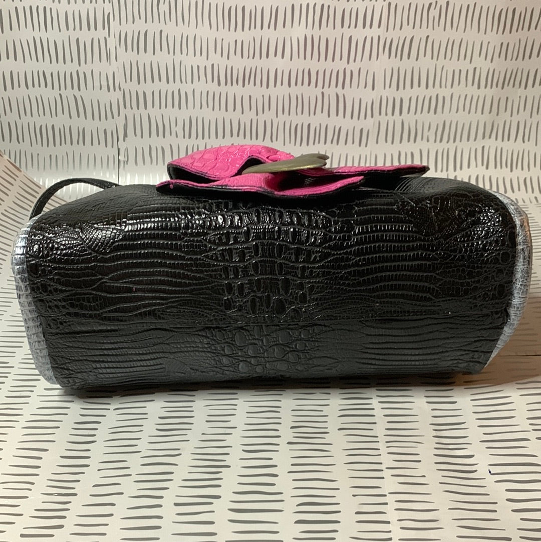 Vintage clamshell crossbody bag