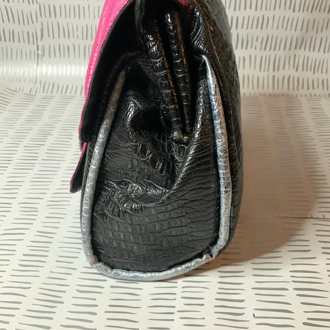 Vintage clamshell crossbody bag