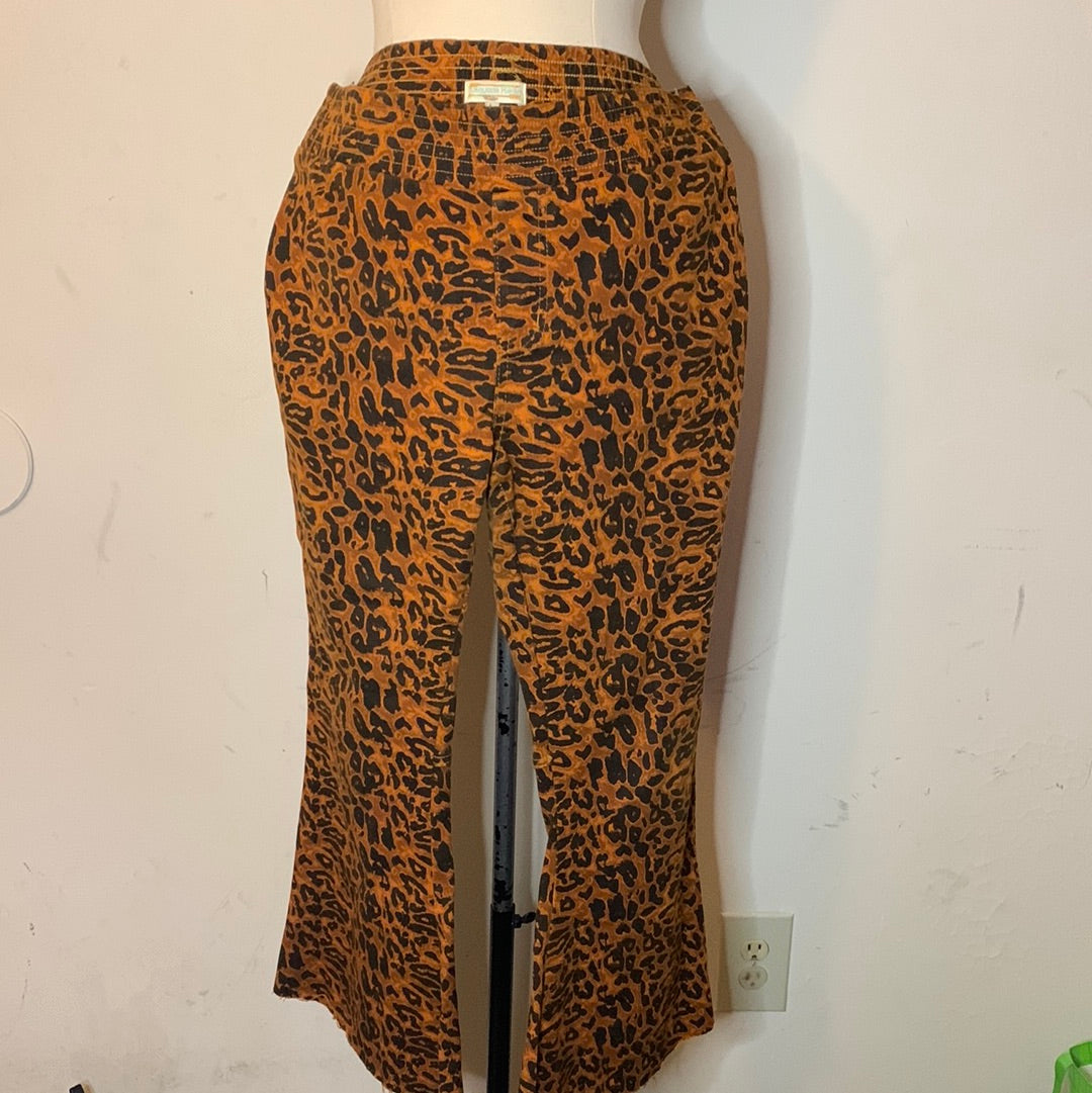 Animal print bell bottom jeggings